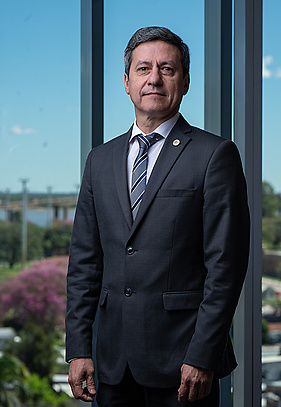 Cr. Carlos Gustavo Macoratti